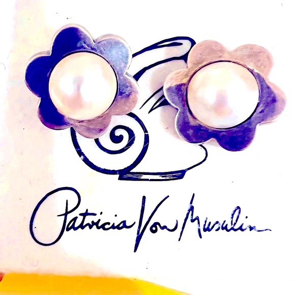 Patricia Von Musulin Large Silver and Pearl Daisy Clip on Earrings - Picture 2 of 6